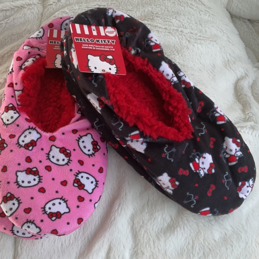 Hello Kitty..pink ..slippers. size 4-10.